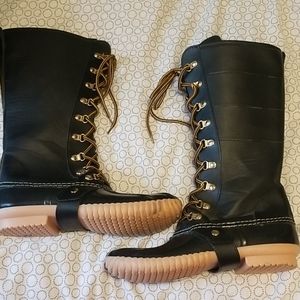 Charming Charlie Duck Boots Sz 9